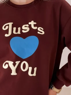 Bluzy Damskie>Dstreet Bluza damska oversize z nadrukiem JUST LOVE YOU bordowa BY1474