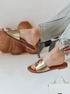 Klapki>Dstreet Klapki damskie z sercem LOVEMISS złote ZY0769