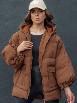 Kurtki Damskie>Dstreet Kurtka damska pikowana z kapturem PARIMA kamelowa TY4510