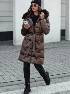 Kurtki Damskie>Dstreet Kurtka zimowa damska STYLOWQ długa pikowana z futerkiem kawowa TY4630