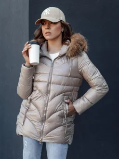 Kurtki Damskie>Dstreet Kurtka zimowa damska z kapturem WINTERCHIC kamelowa TY4438