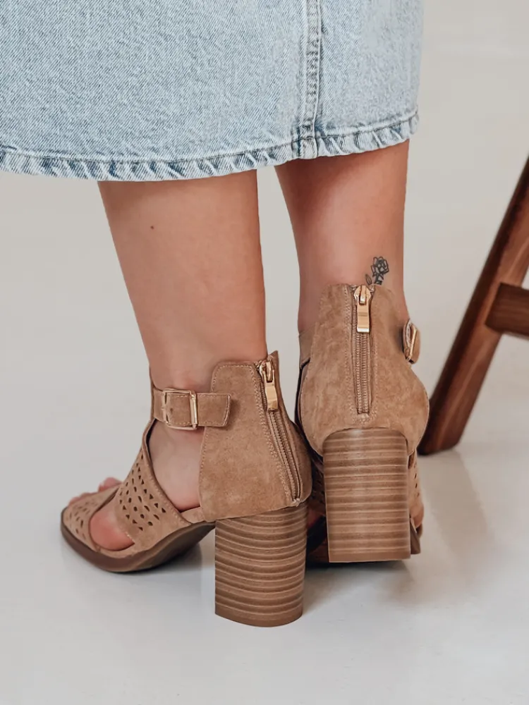 Sandały>Dstreet Sandały damskie na słupku AMIRIA beżowe ZY0804