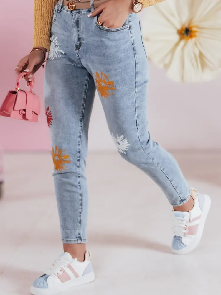 Jeansy Damskie>Dstreet Spodnie damskie jeansowe slim fit w kwiatki FLORENSSO niebieskie UY2467
