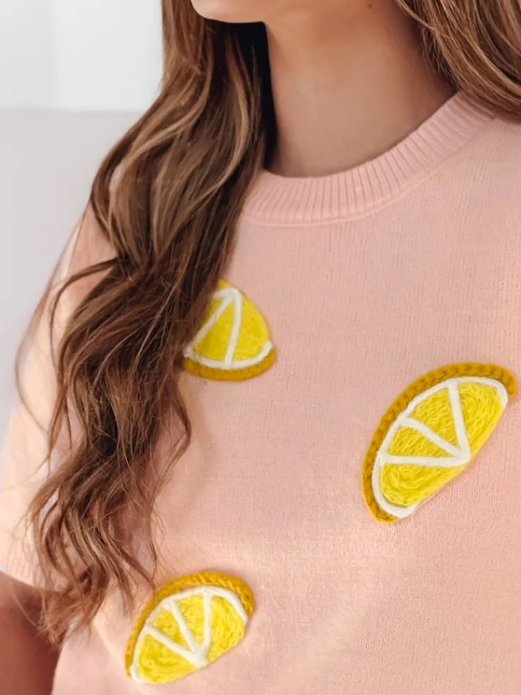 Swetry Damskie>Dstreet Sweter damskie oversize z cytrynami CYTRYNKA różowy MY2479