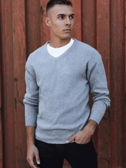 Swetry Męskie>Dstreet Sweter męski w serek jasnoszary WX2201